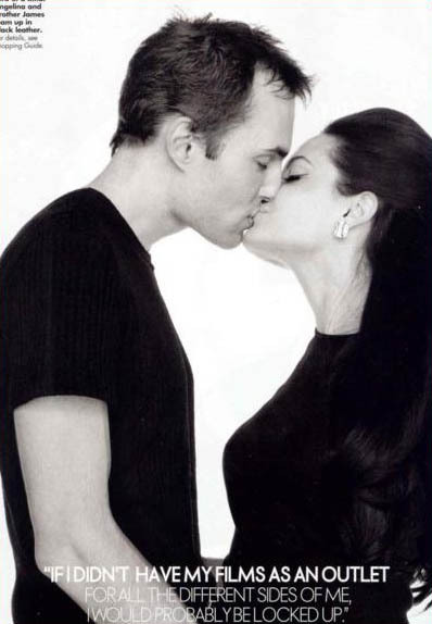 Det är Angelina Jolies bror James Maven - och här hånglar syskonparet loss i en tidning. Och det var inte första gången. Syskonen fick folk att tappa hakan då de dök upp omslingrade på en gala år 2000 och pussades på röda mattan.