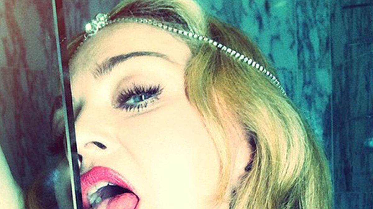Madonna gör en Miley. 