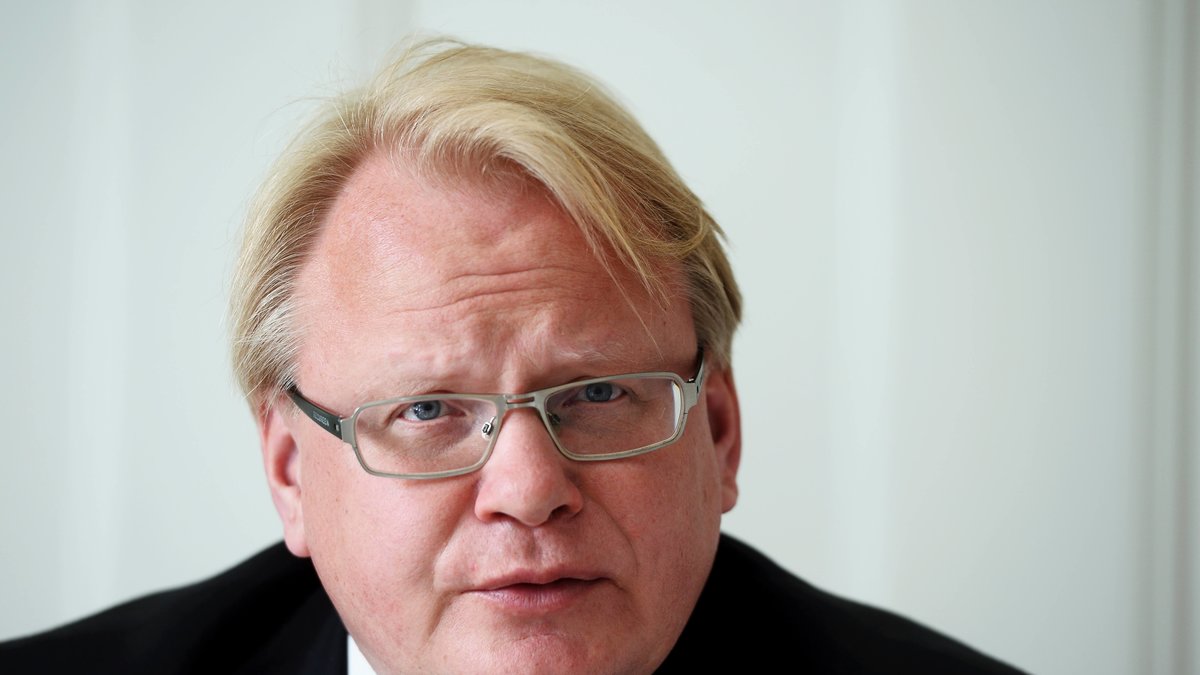 Men efter valet 2014 man gjorde ett undantag – för den socialdemokratiska försvarsministern Peter Hultqvist.