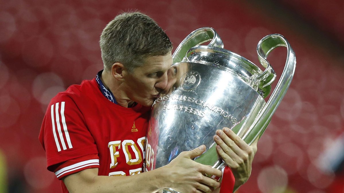 Bastian Schweinsteiger kysser Champions league bucklan.