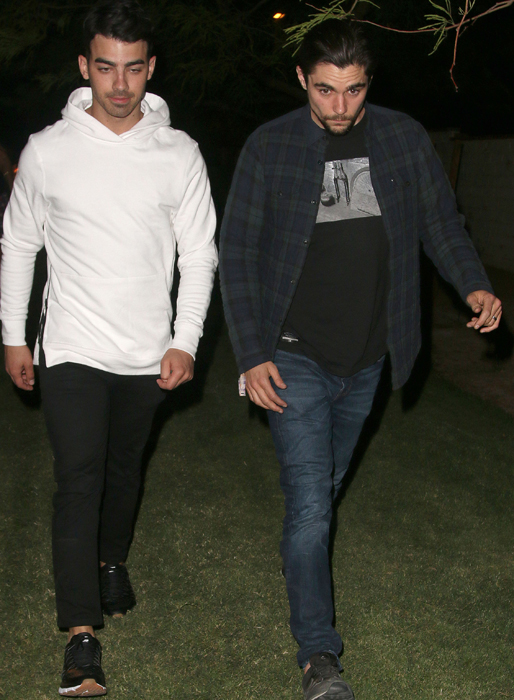 Joe Jonas såg pigg ut. Joe Jonas såg pigg ut.