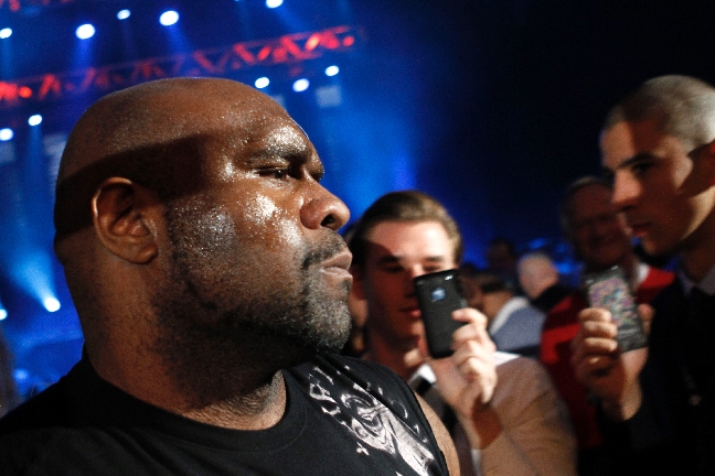 Sapp blickar ut i Globen. Sapp blickar ut i Globen.