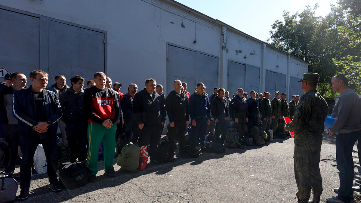 Rekryter vid ett värvningscentrum i Krasnodar, Ryssland, den 25 september.