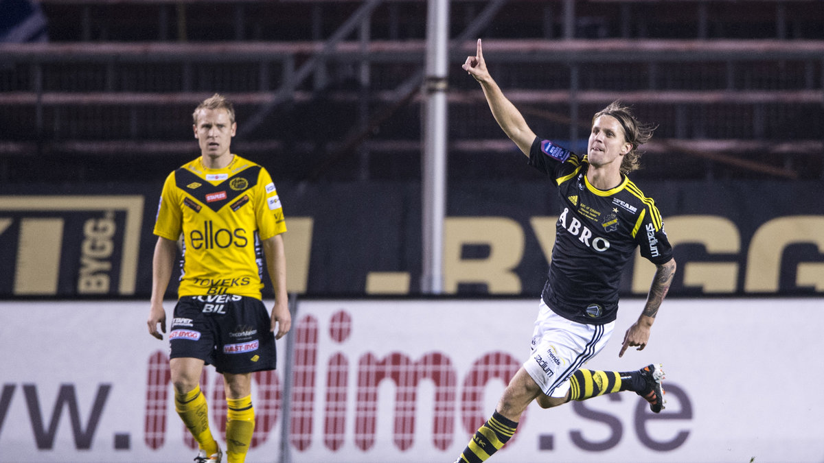 Lorentzson har dykt upp i helt rätt lägen denna säsong. Här firar han sitt mål i toppmötet mot Elfsborg.