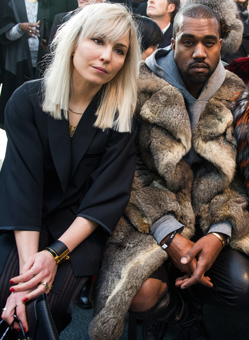 Därefter var det dags för den svenska stjärnan att hänga på Givenchys visning i Paris med Kanye West. Därefter var det dags för den svenska stjärnan att hänga på Givenchys visning i Paris med Kanye West.