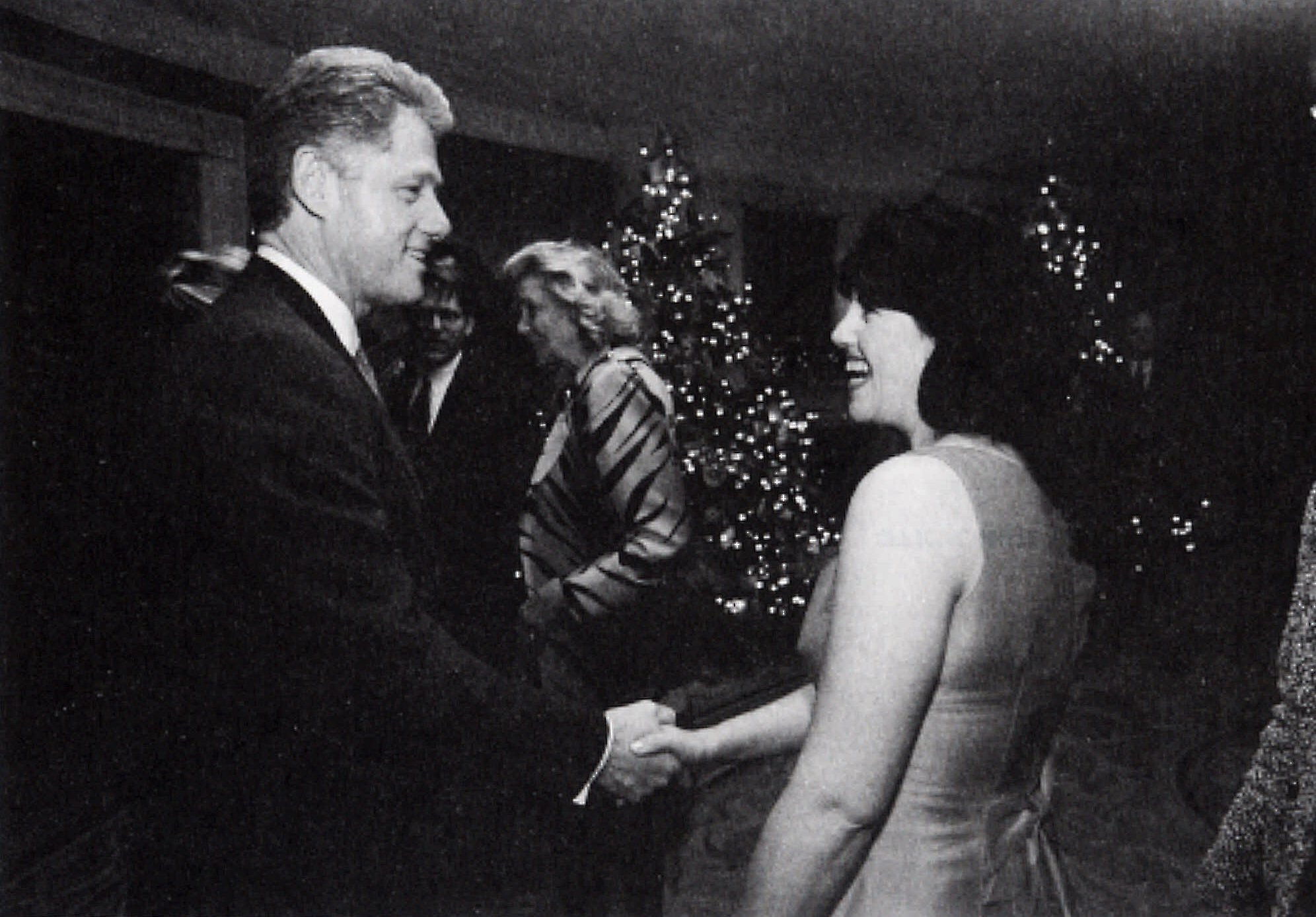 Bill Clinton tillsammans med Monica Lewinsky i december 1996, ett år efter deras relation inleddes. 