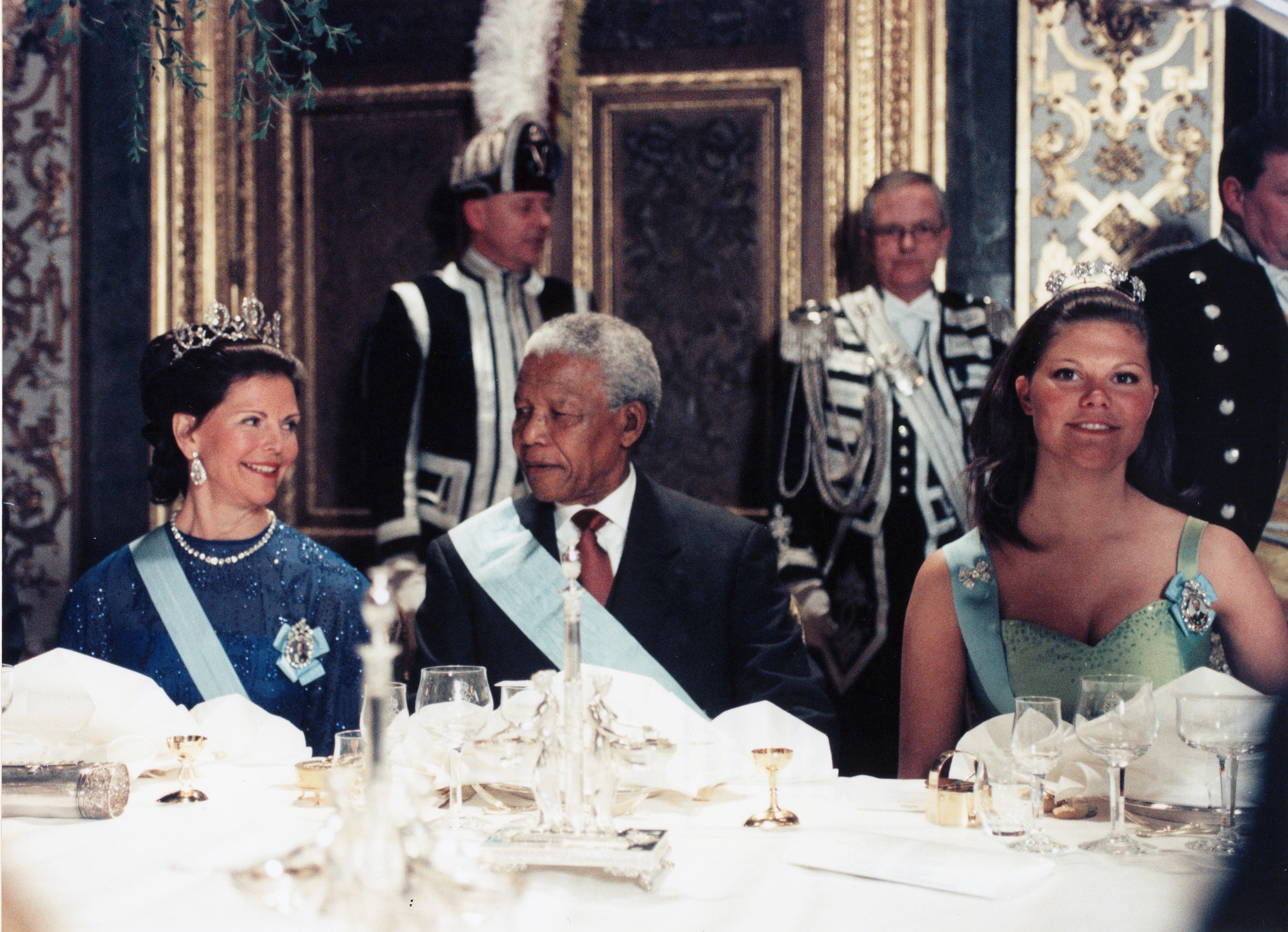 Hälsade på kungafamiljen under ett besök i Sverige 1999.