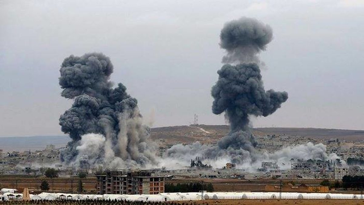 Explosioner i Kobane, där striderna mot IS varit intensiva.