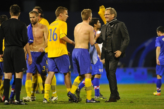 Larsson och Pontus Wernbloom tackar Hamrén för förtroendet efter matchen. Larsson och Pontus Wernbloom tackar Hamrén för förtroendet efter matchen.