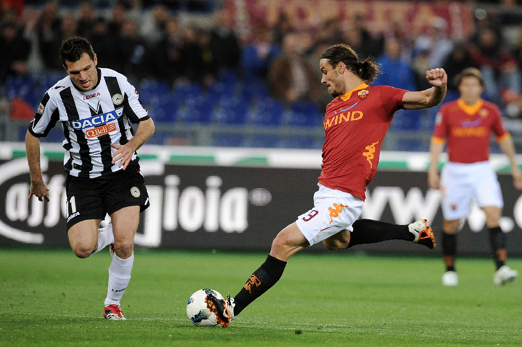 Pablo Osvaldo stänkte in det första målet för Roma i den 8:e matchminuten. Pablo Osvaldo stänkte in det första målet för Roma i den 8:e matchminuten.