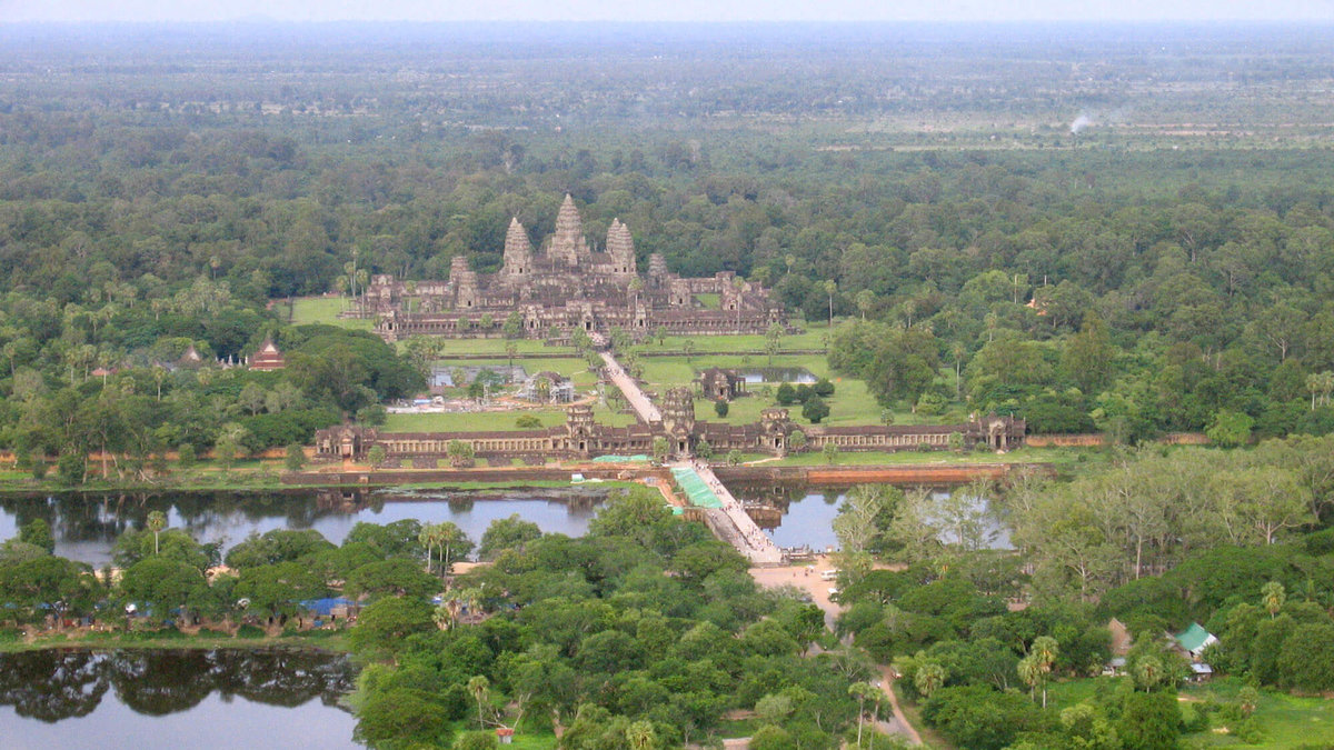 1. Angkor Wat ligger i Kambodja och byggdes mellan 1113-1150 av kung Suryavarman II. Sedan 1300-1400-talet är tempelstaden en theravadabuddhistisk helgedom. Sedan 1992 är det med på världsarvslistan. 