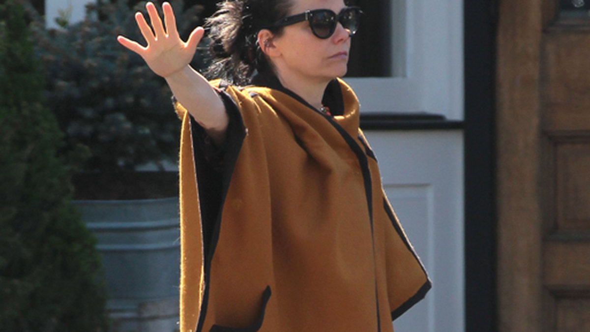 Den dagen Björk klär sig i något som inte gör en helt snurrig så lovar vi att upphöra med den här artikelserien. 