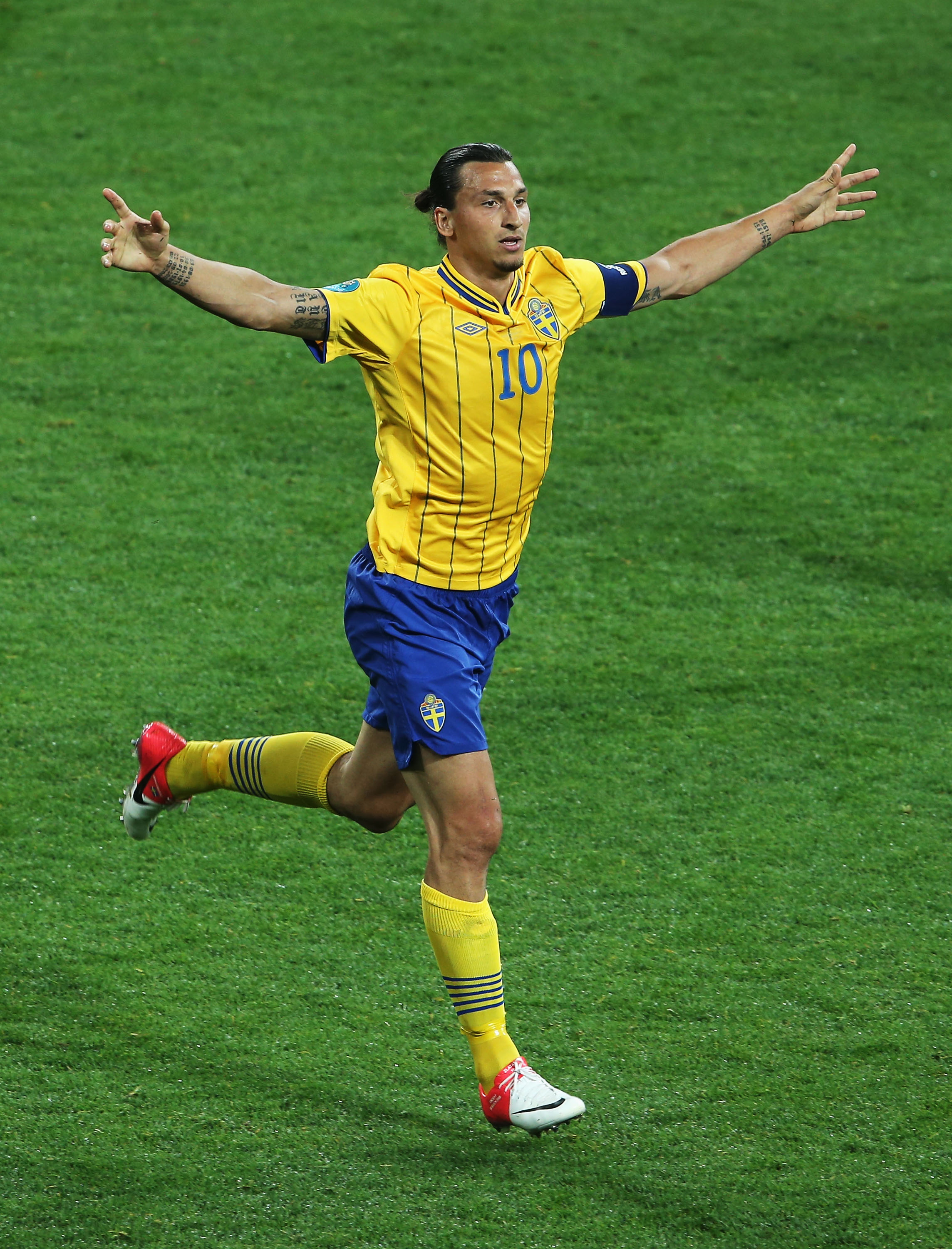 Zlatan jublar efter EM:s snyggaste mål hittills. Zlatan jublar efter EM:s snyggaste mål hittills.