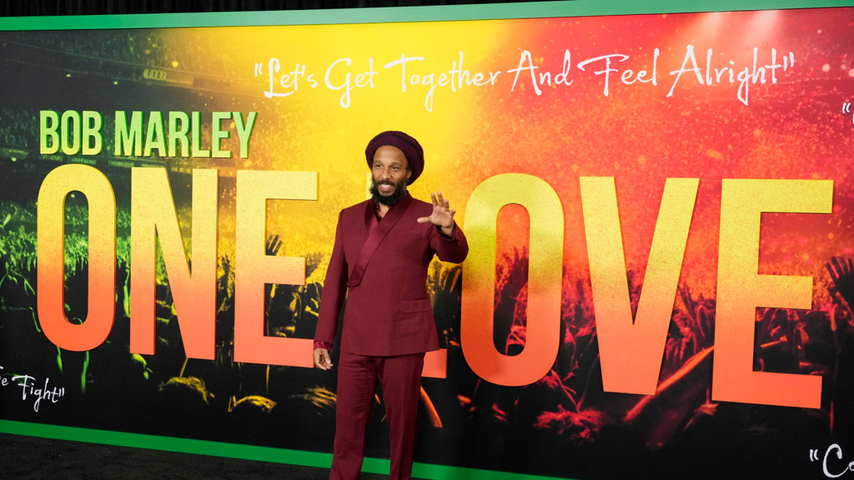 Ziggy Marley, son till Bob Marley, är en av producenterna till 'One love'.
