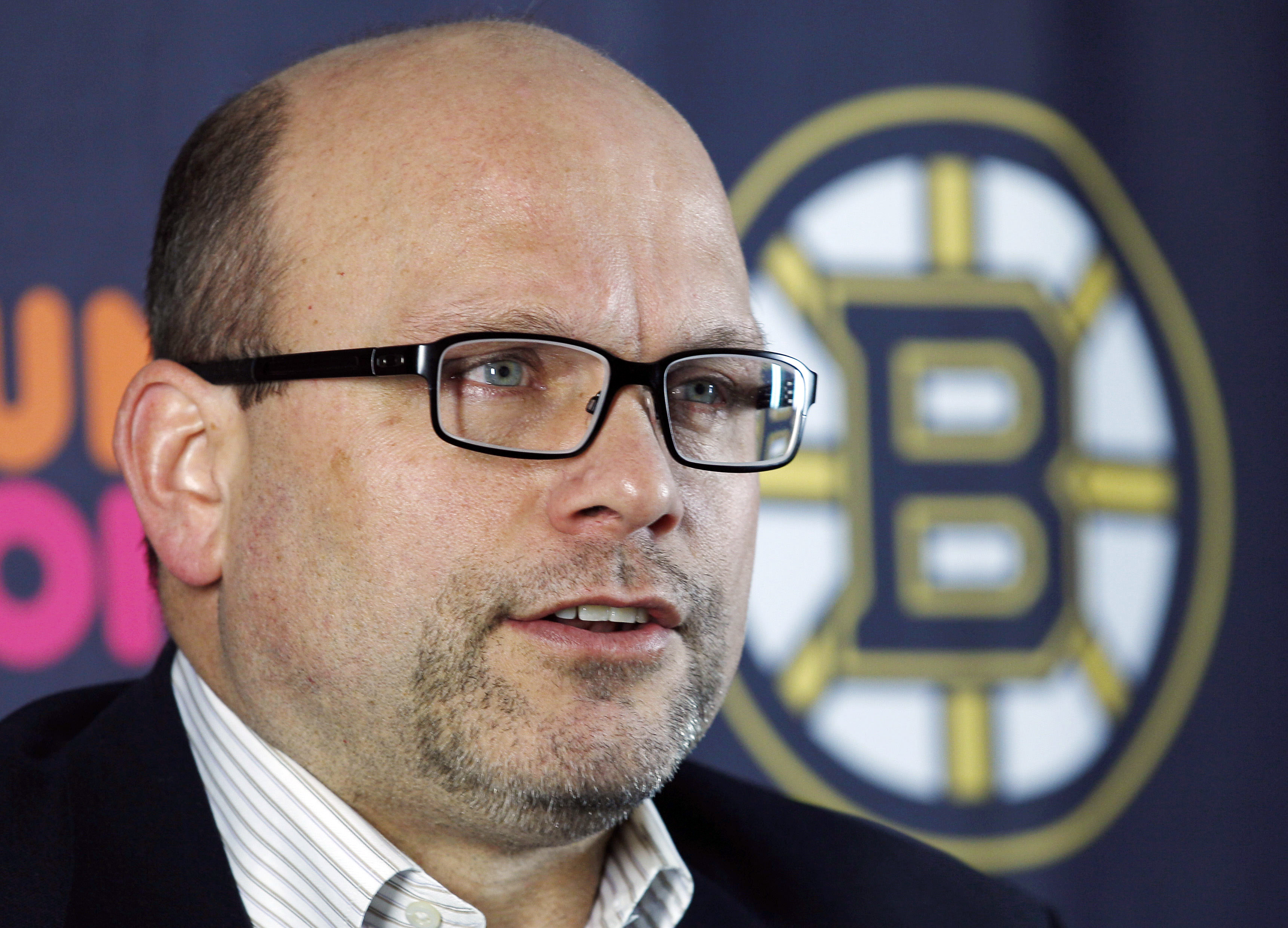 Boston Bruins general manager Peter Chiarelli bytte till sig Brian Rolston och Mike Mottau från New York Islanders i utbytte mot forwarden Yannick Riendeau och backen Marc Cantin. Boston Bruins general manager Peter Chiarelli bytte till sig Brian Rolston och Mike Mottau från New York Islanders i utbytte mot forwarden Yannick Riendeau och backen Marc Cantin.
