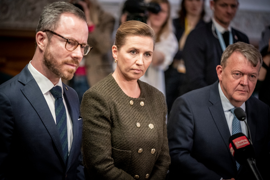 Danmarks statsminister Mette Frederiksen (S) tillsammans med försvarsminister Jakob Ellemann-Jensen (Venstre) och utrikesminister Lars Løkke Rasmussen (Moderaterne). Arkivbild.