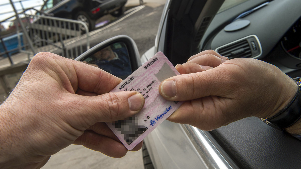 Över 18 000 personer har blivit av med körkortet i år. 
