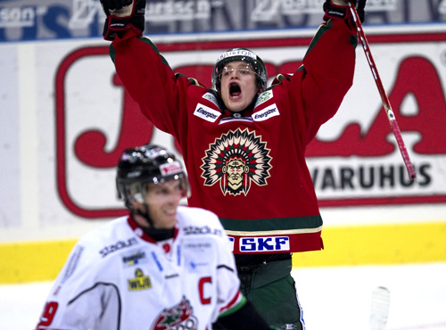 För det förra krislaget Frölunda har det nu lossnat och då jublar man så här. För det förra krislaget Frölunda har det nu lossnat och då jublar man så här.