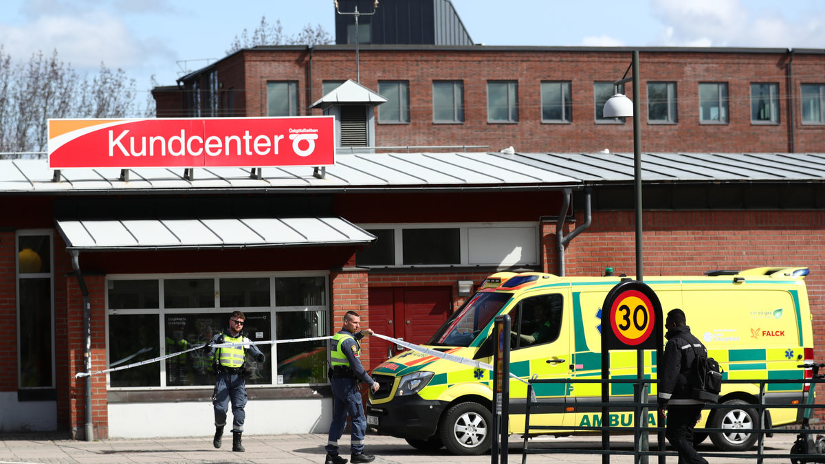 En kvinna är död efter an attack i Linköping.