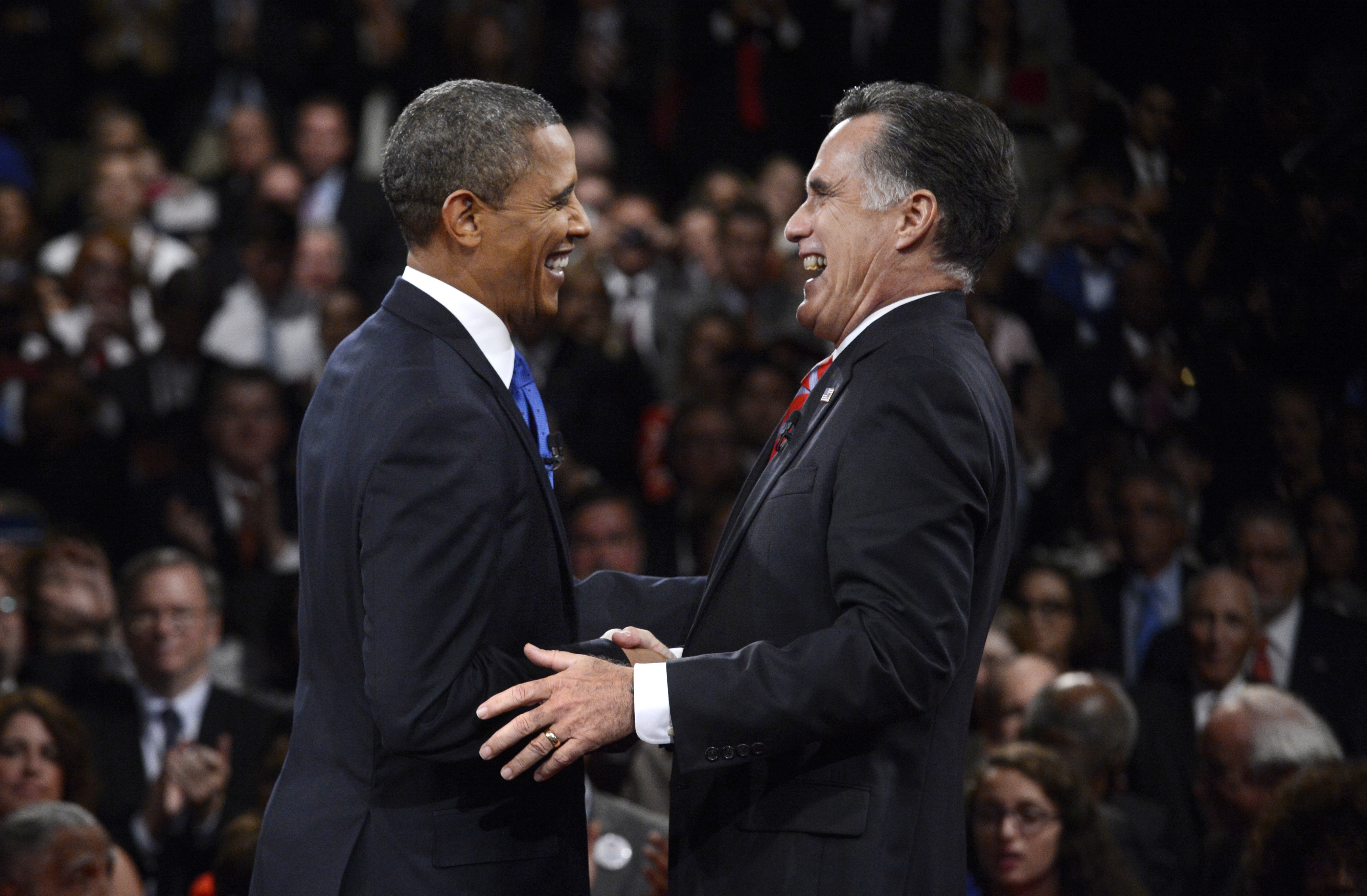 När Romney gratulerade Obama och sa att presidentens kommande fyra år skulle bli lyckosamma, hördes spridda applåder från republikanska anhängare. När Romney gratulerade Obama och sa att presidentens kommande fyra år skulle bli lyckosamma, hördes spridda applåder från republikanska anhängare.