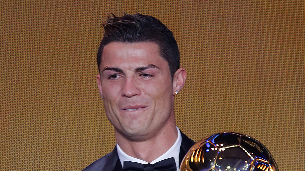 Ronaldo när han vann förra årets guldboll.