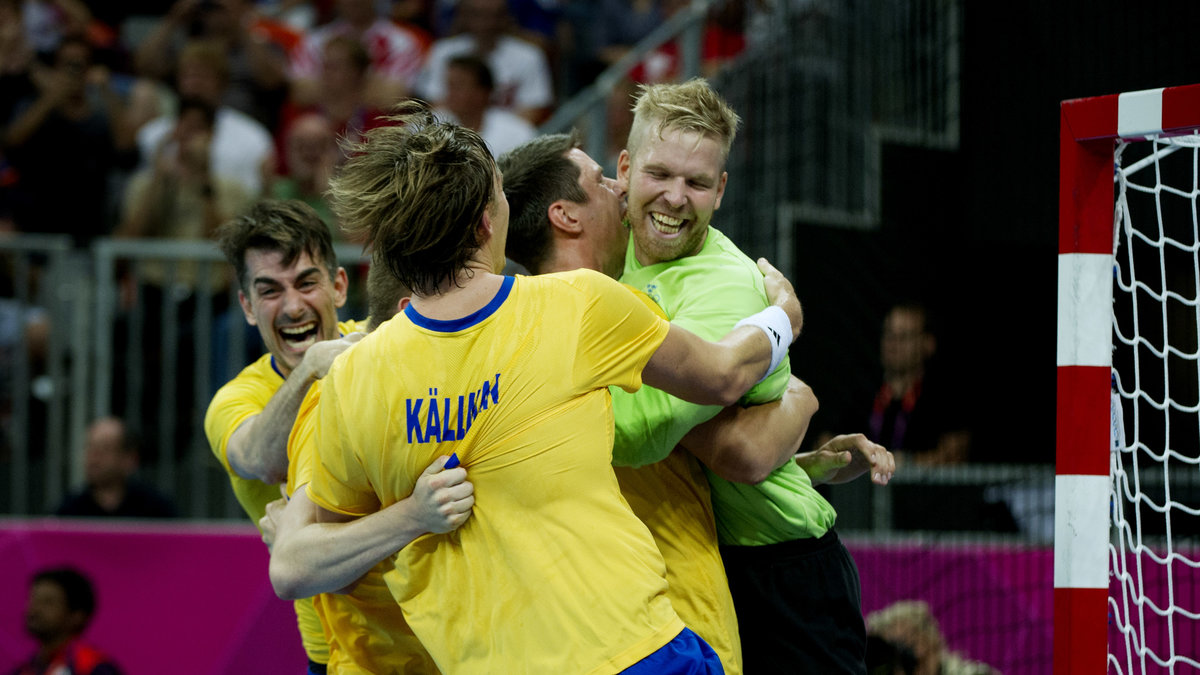Sverige skrällde och vann mot Danmark med 24–22.