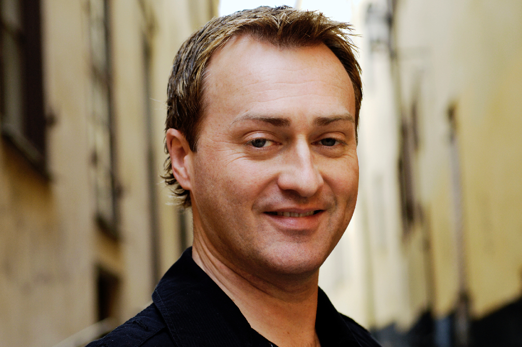 Tony Irving, 45. Sitter till vardags i "Let's Dance"-juryn. Nu ska han själv stå inför publik. Hur kommer han reagera på negativ kritik?
Tony Irving, 45. Sitter till vardags i "Let's Dance"-juryn. Nu ska han själv stå inför publik. Hur kommer han reagera på negativ kritik?