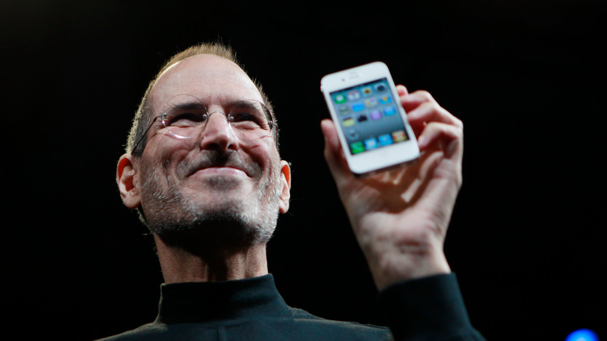 Kanske inspirerad av Steve Jobs som ofta sågs i samma typ av tröja – en svart polotröja. 