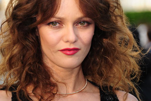 Det är Vanessa Paradis som stjärnan har en dotter och en son tillsammans med. Det är Vanessa Paradis som stjärnan har en dotter och en son tillsammans med.