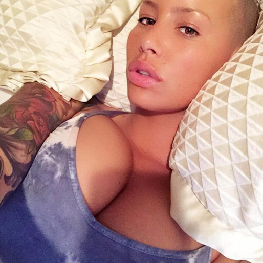 Amber Rose tar en selfie. Amber Rose tar en selfie.
