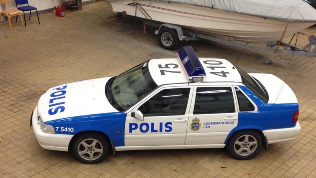Polisbil till salu