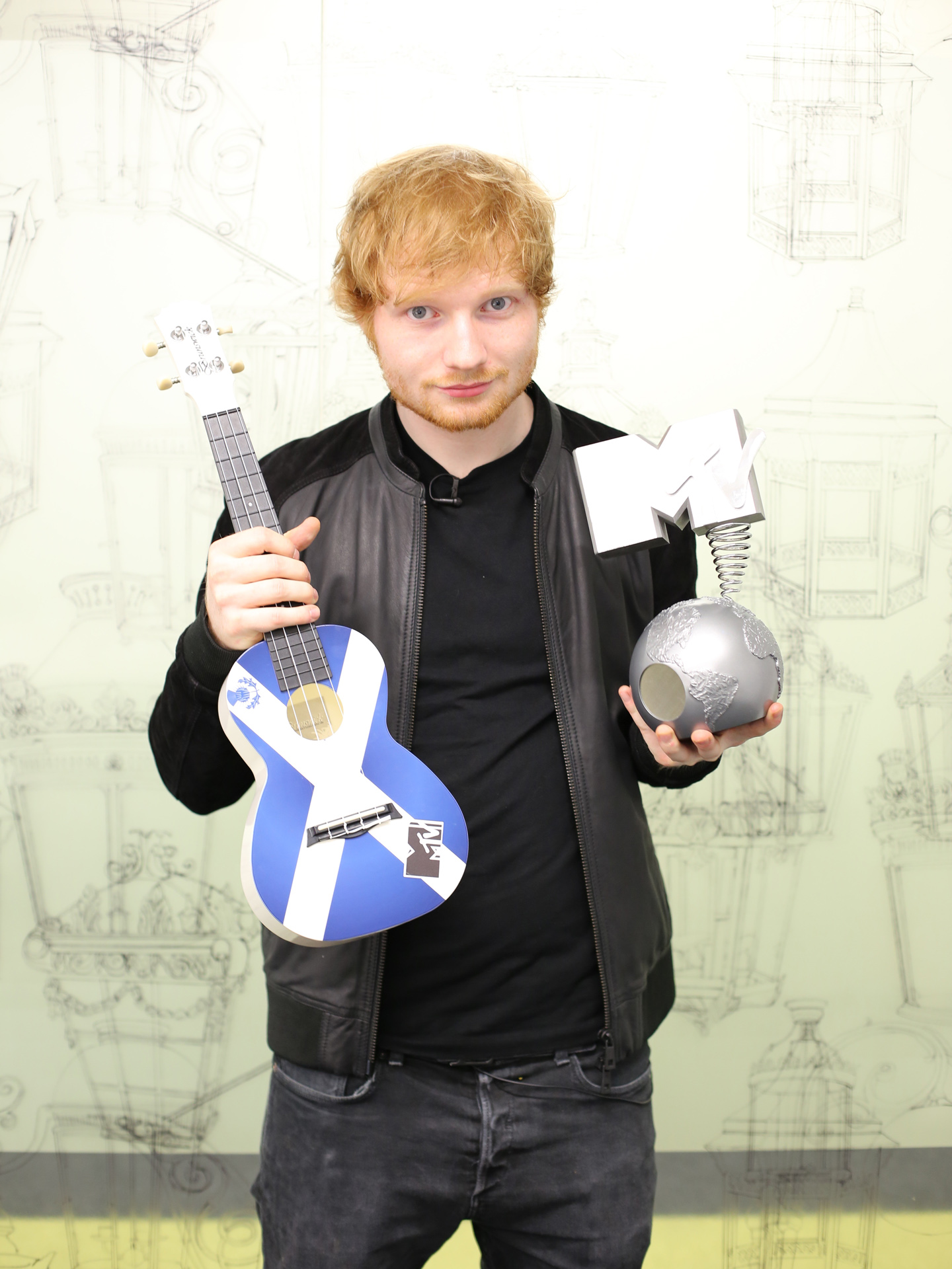 Ed Sheeran gästar svenska Idol under fredagen och på söndag uppträder även han på MTV European Music Awards.