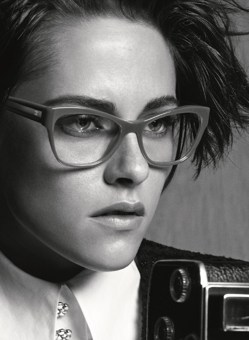 Kristen Stewart för Chanels glasögonkollektion. Kristen Stewart för Chanels glasögonkollektion.