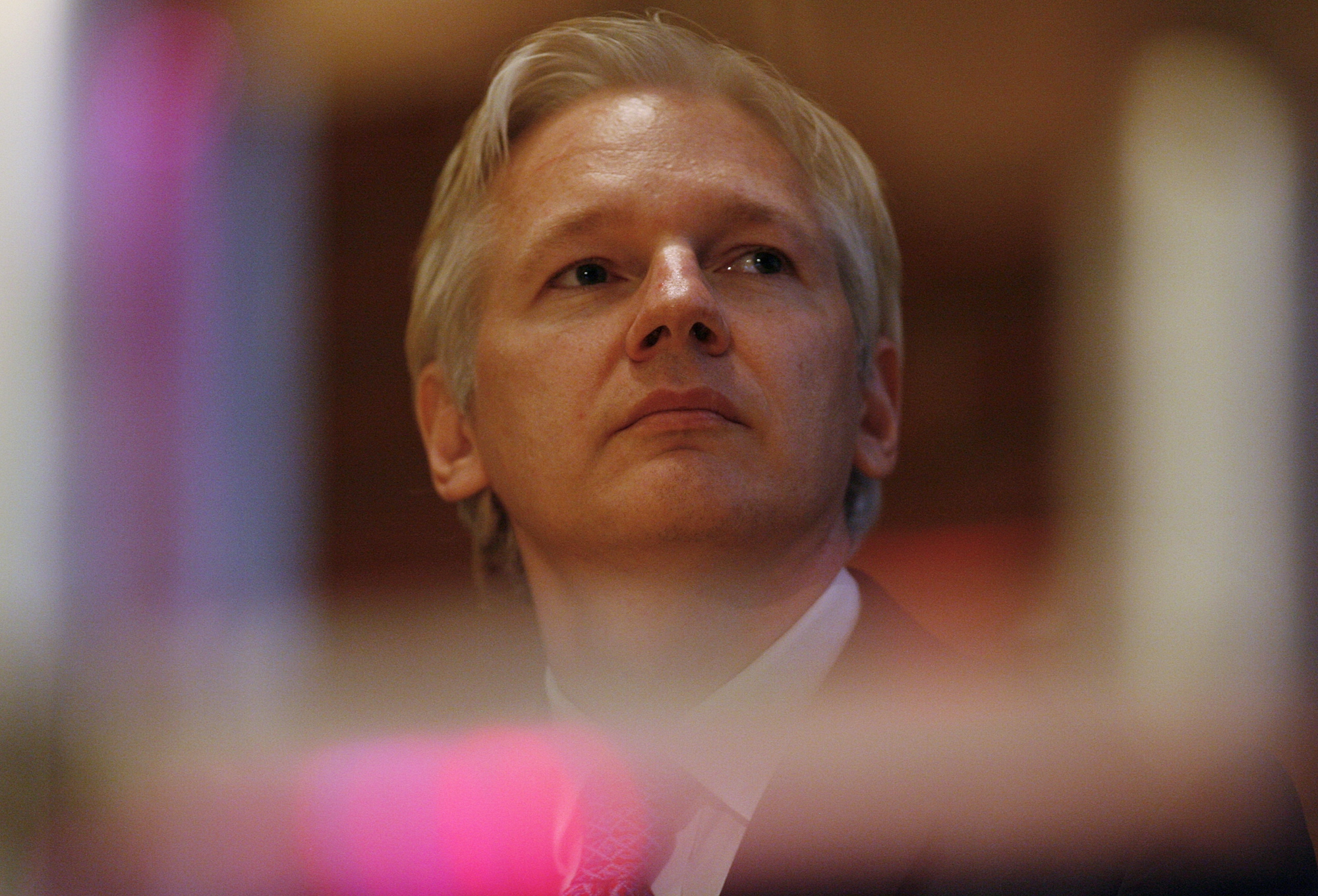Böter, Julian Assange, Avtal, Wikipedia