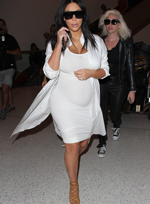 Kim Kardashians gravidbula växer! Kim Kardashians gravidbula växer!