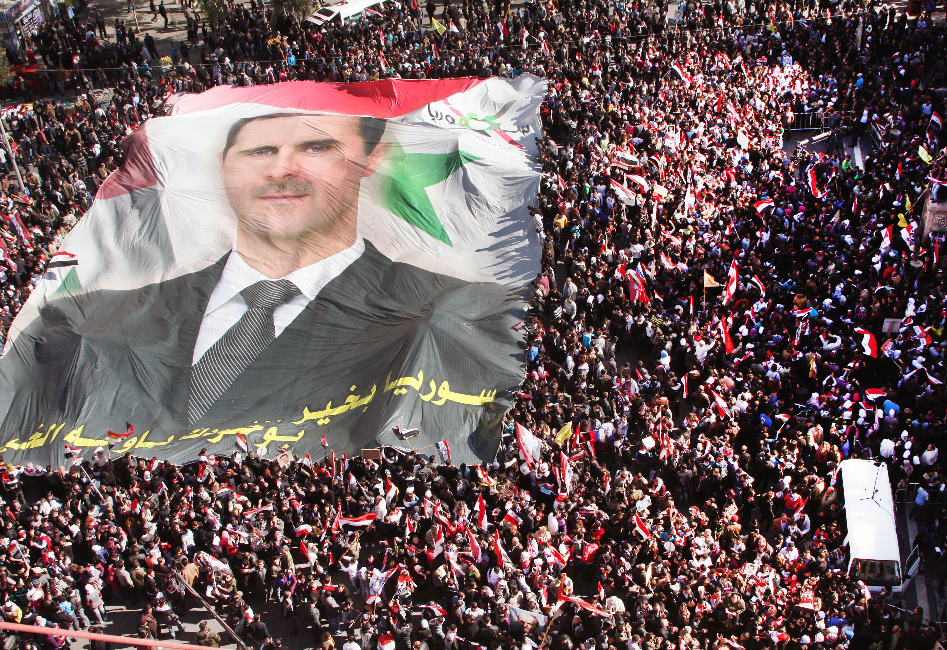 Motståndet mot regimen är splittrat. Många av Syriens religösa minoriteter stöder regimen av rädsla för sunnimuslimskt styre.