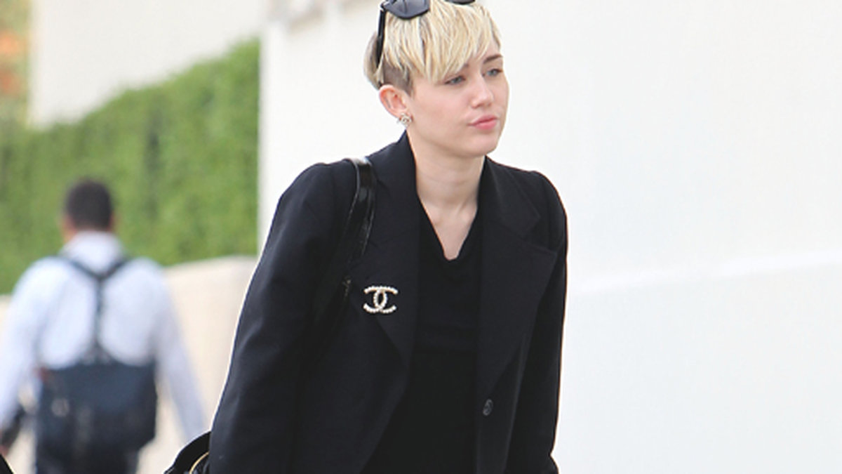 Miley Cyrus visade sin nya frisyr i veckan. 