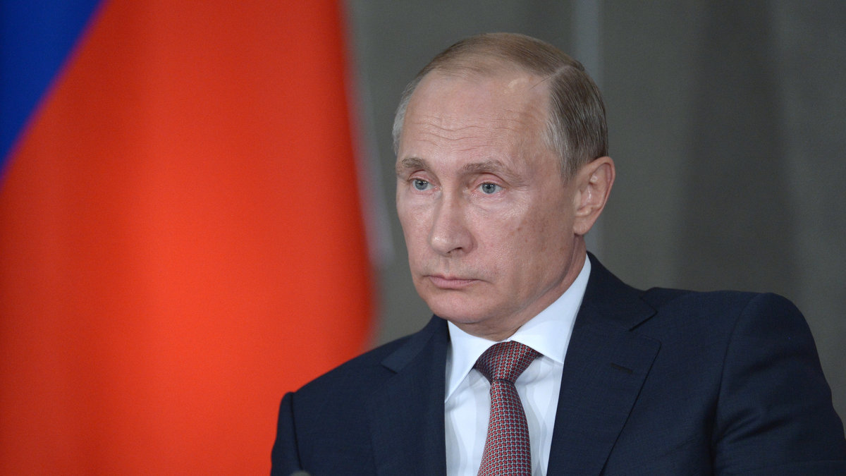 Putin blev inte glad över en gayklubb på sin tomt. 