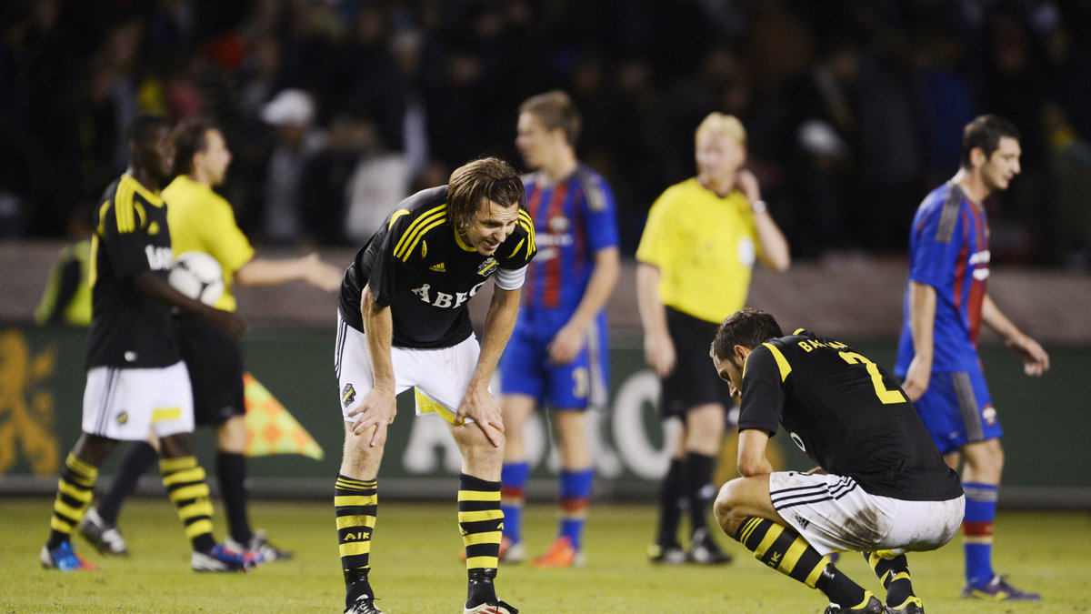 Nils-Eric Johansson och de andra i AIK deppar efter förlusten mot CSKA.