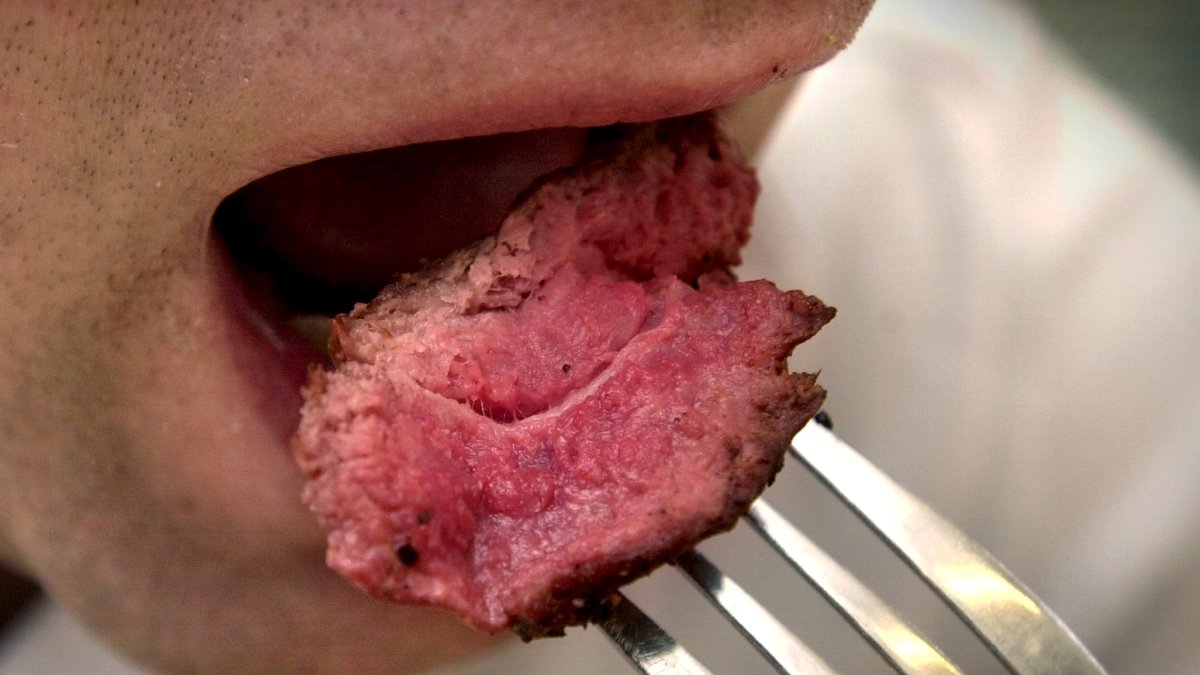 Rött kött kan innehålla e. coli-bakterier och spår av avföring.