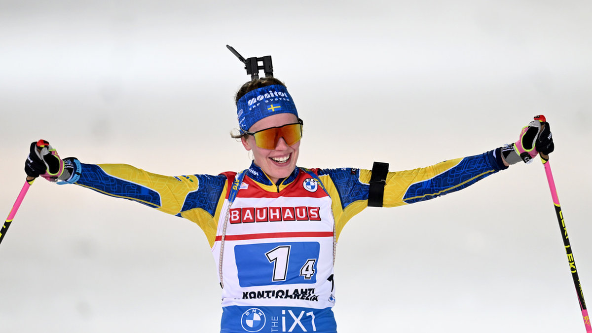 Elvira Öberg tog säsongens första världscupseger i lördagens jaktstart. Arkivbild.