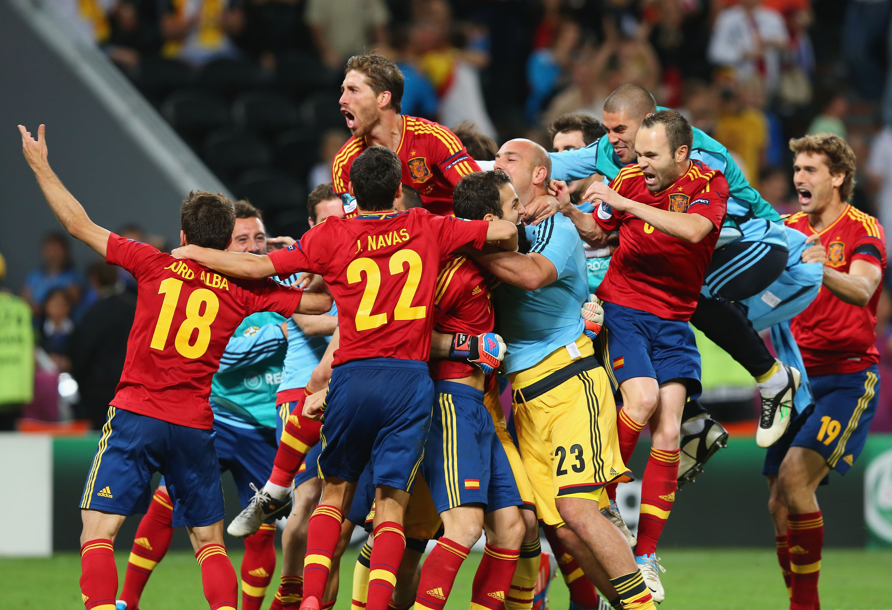Sergio Ramos firar tillsammans med sina lagkamrater.