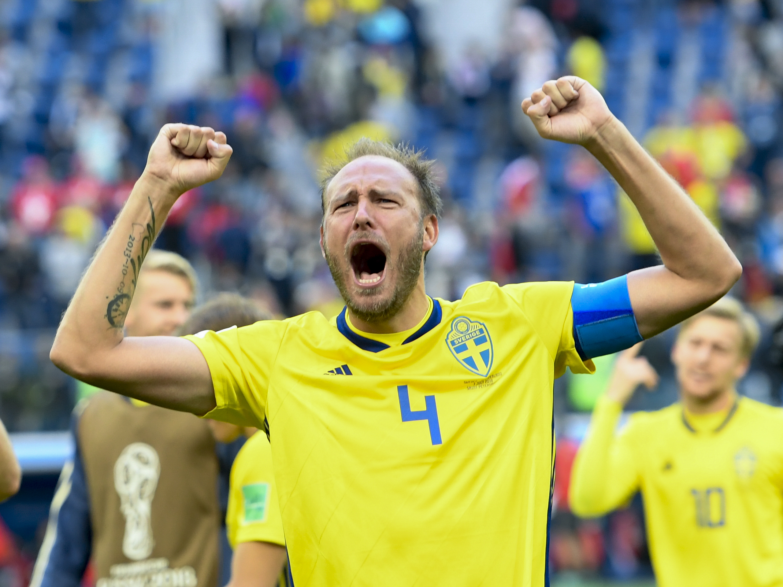 Andreas Granqvist jublar. Andreas Granqvist jublar.