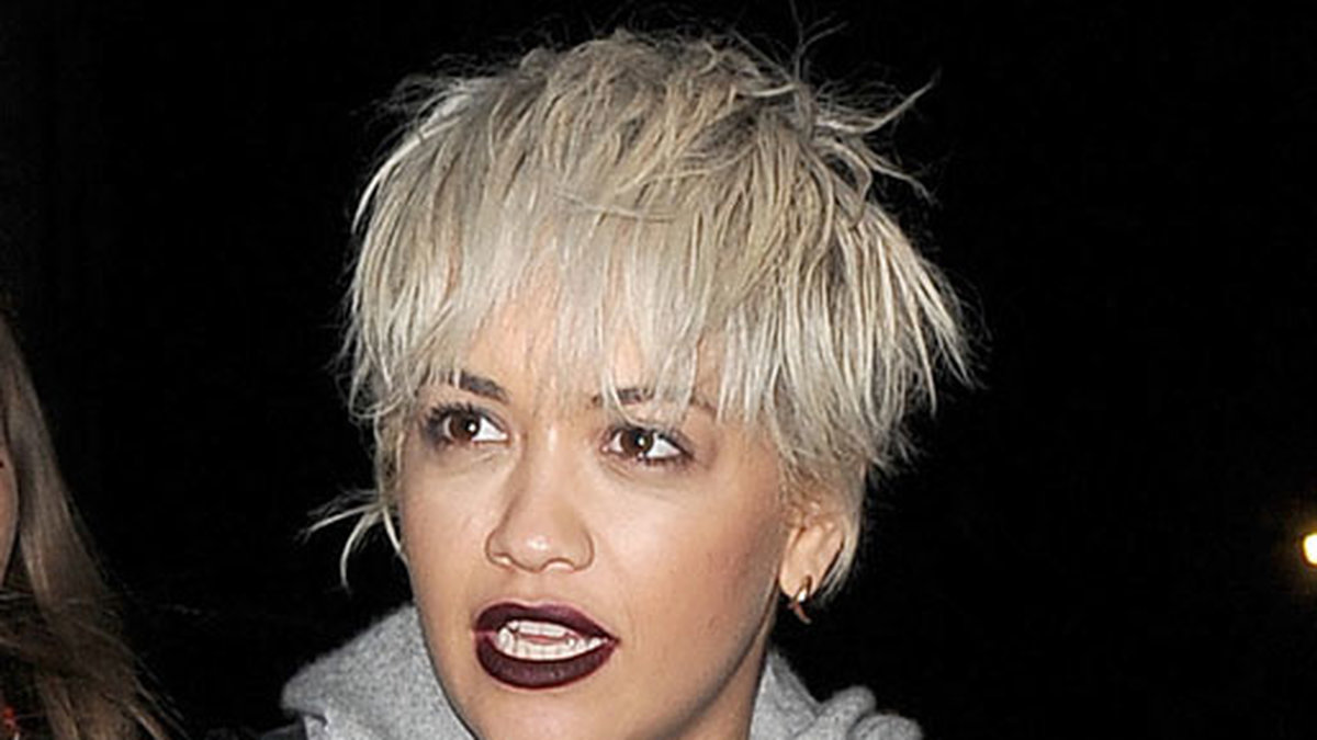 Några dagar senare visade Rita Ora upp sin nya frisyr. Snyggt! 