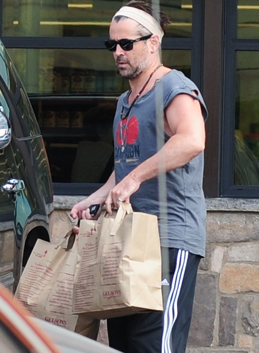 Colin Farrell storhandlar i Los Angeles. Colin Farrell storhandlar i Los Angeles.