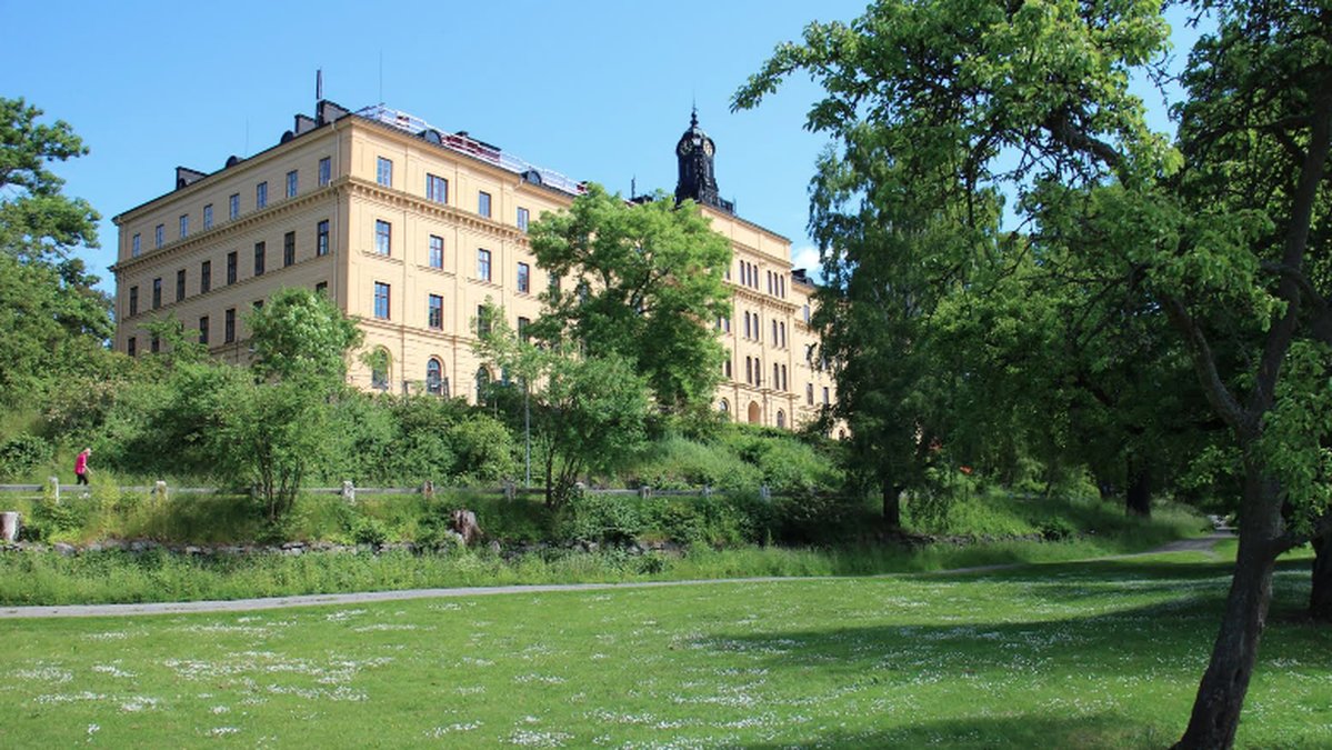 Eleverna på Campus Manilla på Djurgården i Stockholm riktar kritik mot Sodexo som skolmatsleverantör.