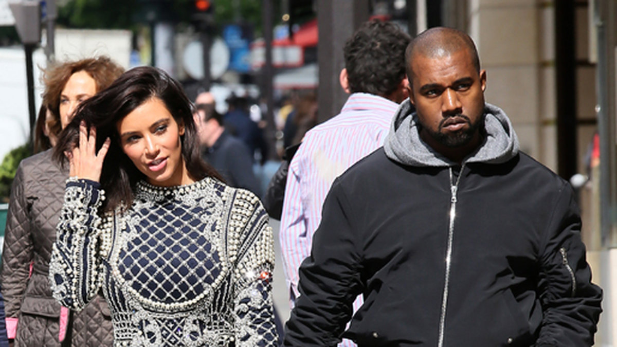 Kim Kardashian och Kanye West shoppar i Paris. 