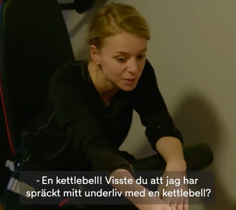 Clara berättar för Anders hur det hela gick till. Clara berättar för Anders hur det hela gick till.