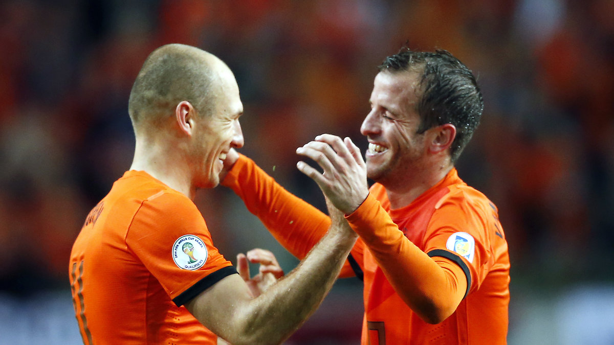 Arjen Robben och Rafael van der Vaart i Holland har haft all anledning att se glada ut i VM-kvalet.