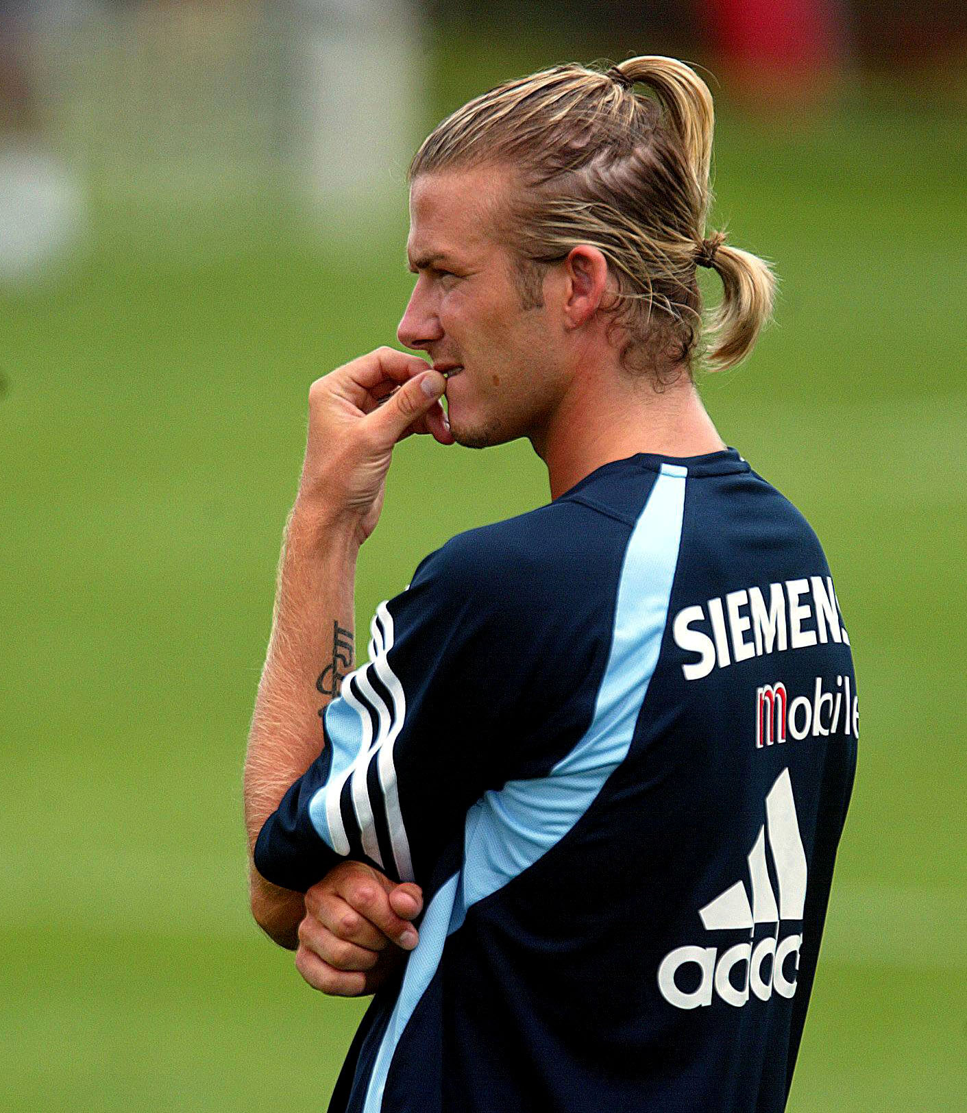 Modeikonen David Beckham bar två hästsvansar under en tid, när han spelade i Real Madrid. Modeikonen David Beckham bar två hästsvansar under en tid, när han spelade i Real Madrid.